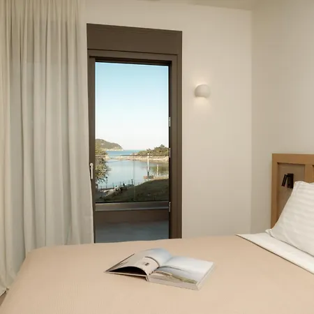 Aktis Seaside Living 公寓式酒店