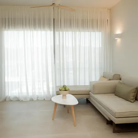 Aktis Seaside Living 公寓式酒店