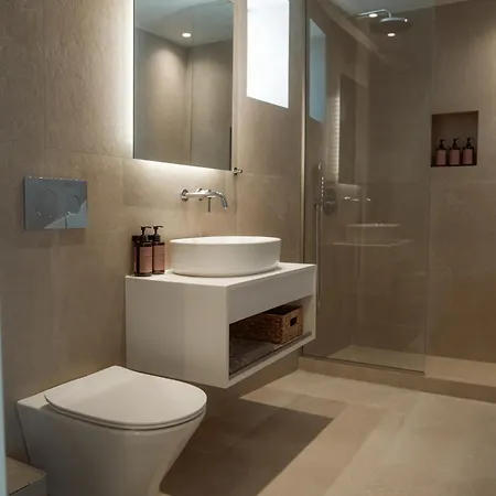 Aktis Seaside Living 公寓式酒店 4*